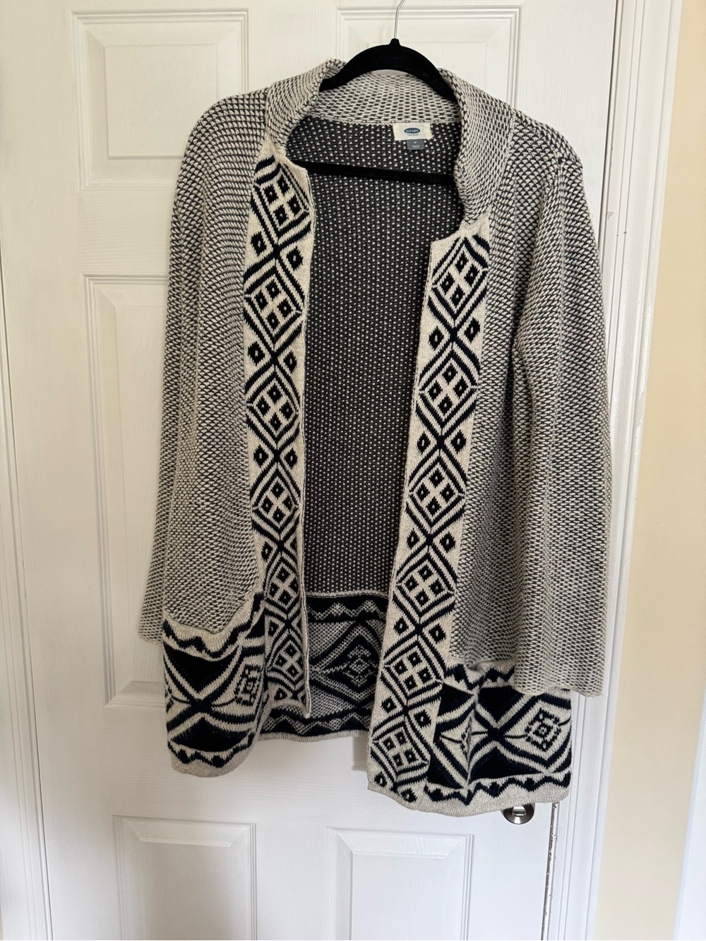 Old Navy Black and Cream Geometric Open-Front Cardigan